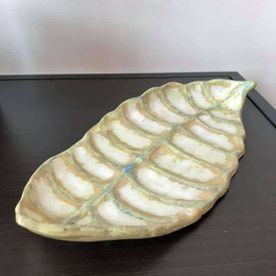 Kunstverk på et bord